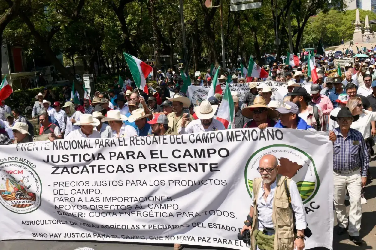 Transportistas y campesinos amagan con impedir el Mundial; bloquean Eje 2 Norte en la CDMX