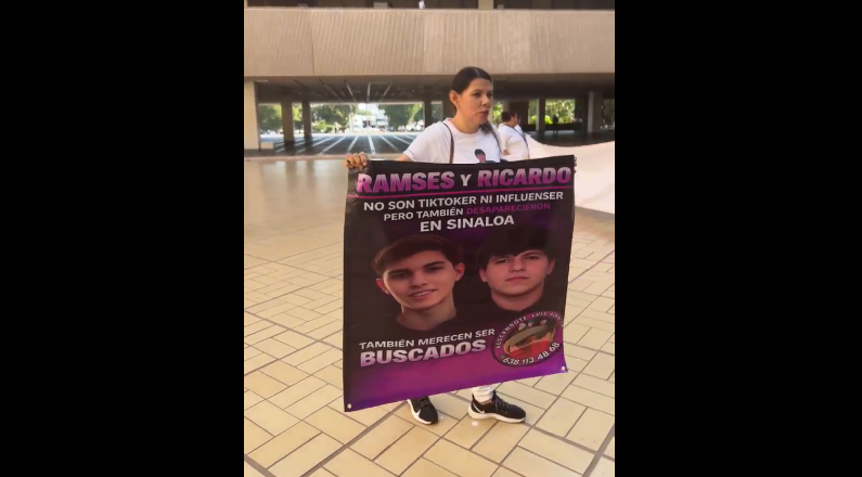Familias protestan en Palacio de Gobierno, en Culiacán, por desaparecidos; denuncian falta de avances