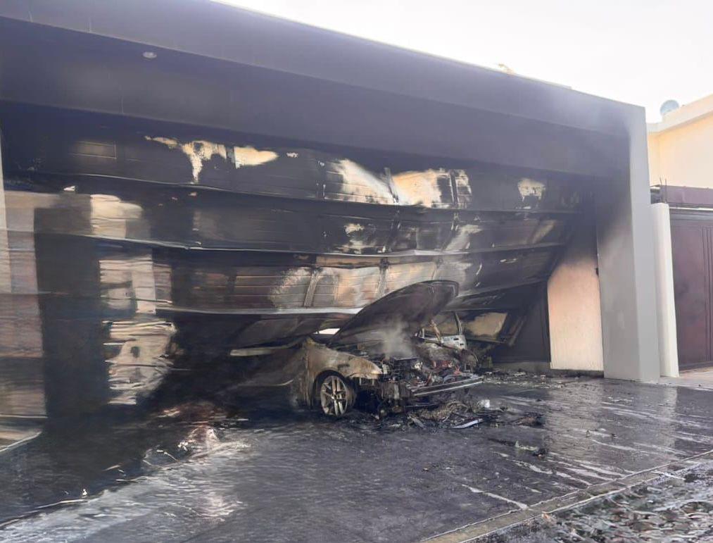 Incendian residencia tras derribar portón con vehículo en Las Quintas, en Culiacán