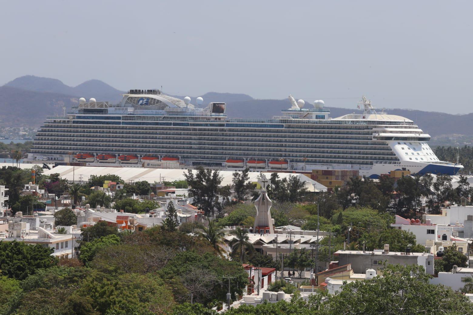 Llega a Mazatlán el crucero Royal Princess con casi 5 mil visitantes