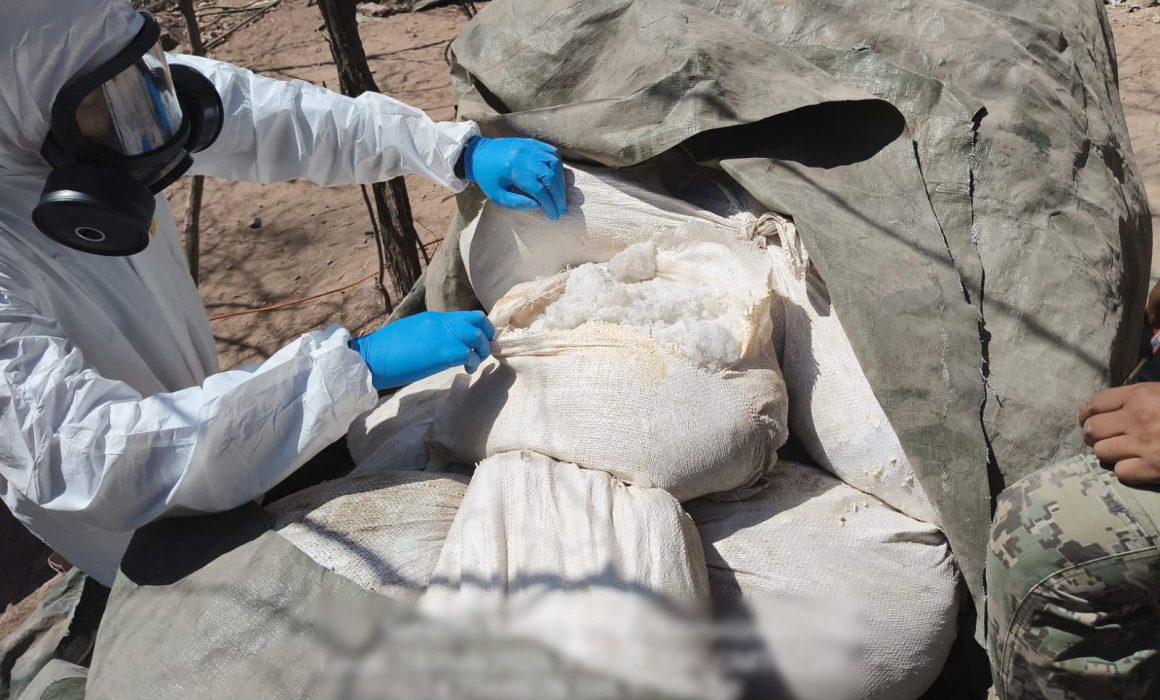 Semar y FGR desmantelan tres laboratorios clandestinos en Sinaloa con más de 4 toneladas de metanfetamina