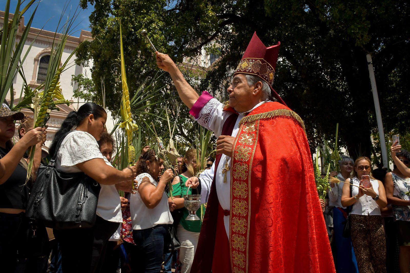 Celebran el Domingo de Ramos en Culiacán con misa en la Catedral