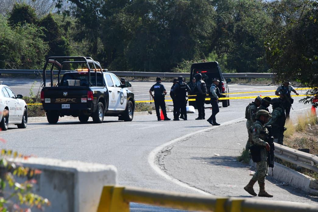 Joven es asesinado a balazos en la autopista Mazatlán-Culiacán