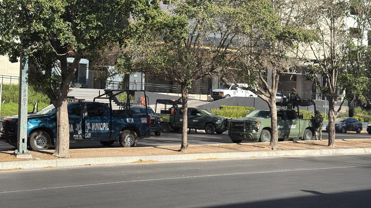 Balaceras dejan 3 muertos y una mujer herida en plaza comercial del Tres Ríos, en Culiacán