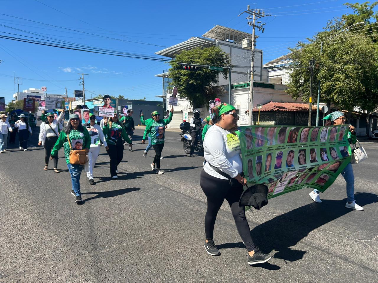 Marchan madres buscadoras en Culiacán por justicia y localización de desaparecidos