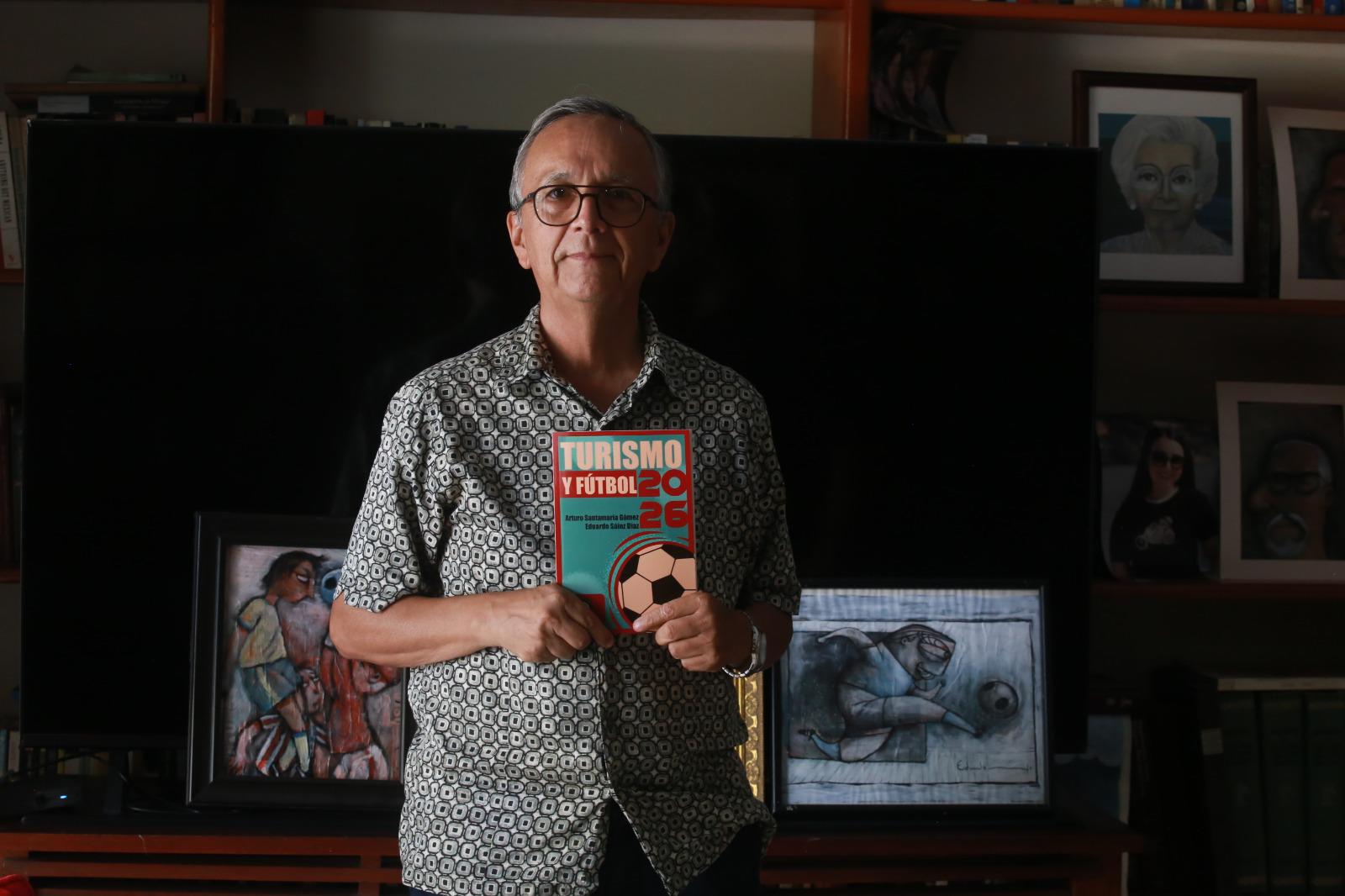 Presentará Arturo Santamaría en Mazatlán su libro ‘Turismo y Fútbol 2026’