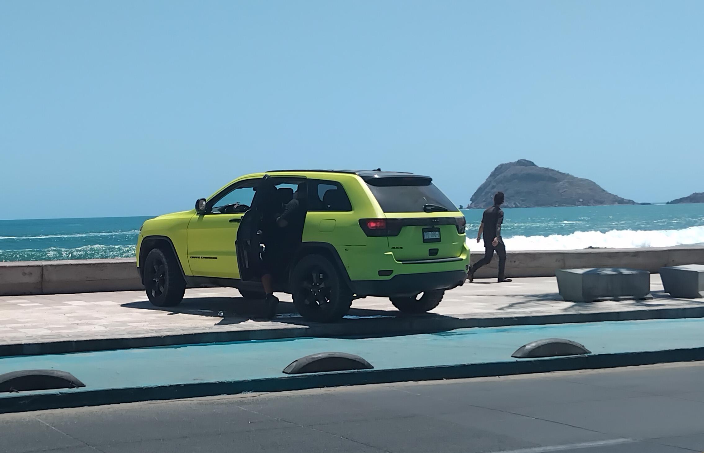 Detienen y sancionan a 4 culiacanenses tras subir camioneta 