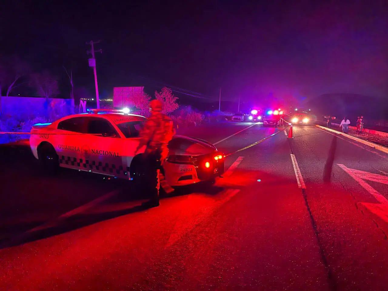 Dejan a joven decapitado y con mensaje sobre la carretera Culiacán-Eldorado, cerca de El Diez, Culiacán