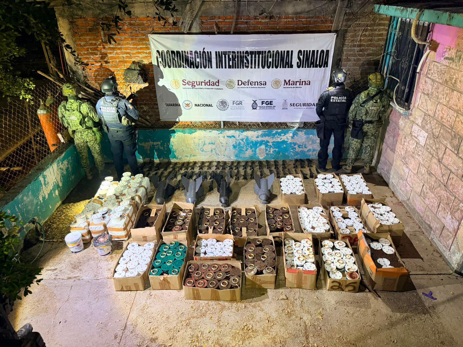 Aseguran más de 550 explosivos en Rosario y una camioneta co